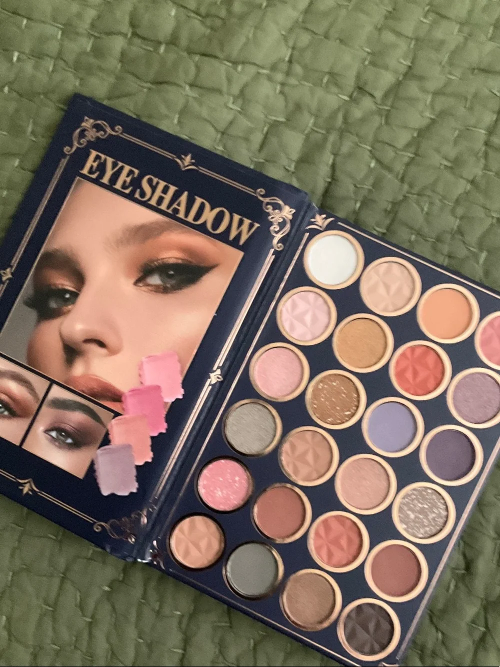 MEDECOO Full Makeup Palette includes all you need in a 📕